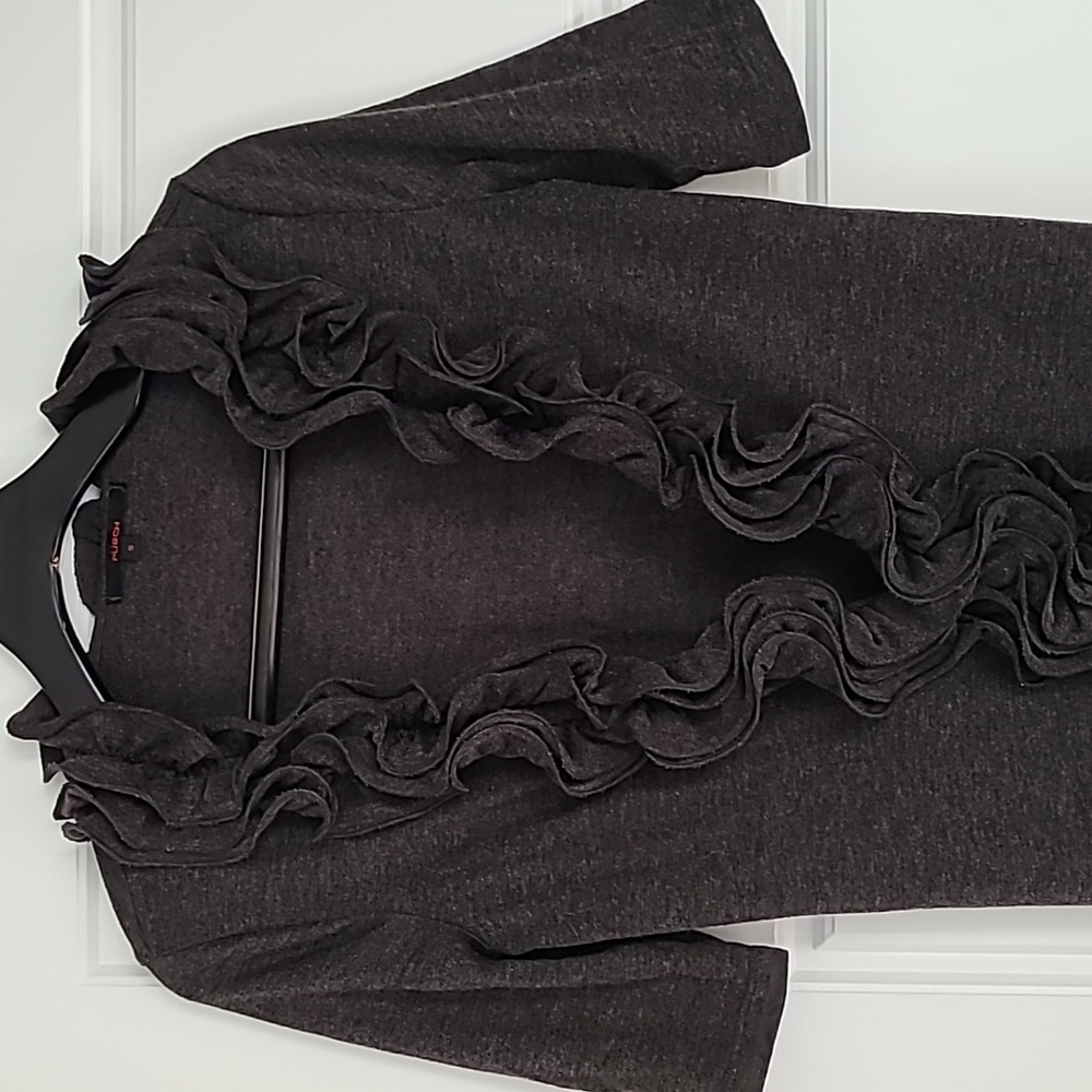 Ruffled short-sleeved cardigan